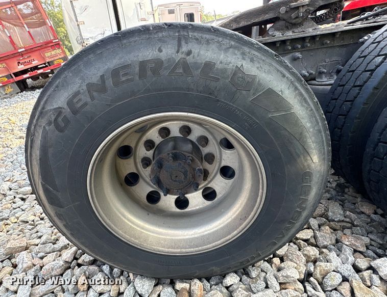 image for item YA0988 2016 Freighliner Cascadia 125 semi truck