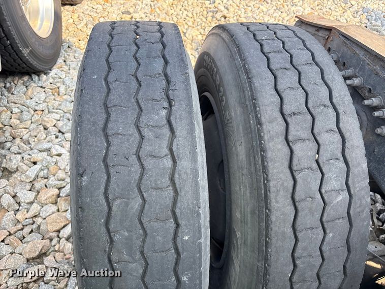 image for item YA0988 2016 Freighliner Cascadia 125 semi truck