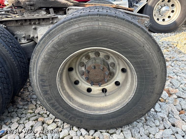 image for item YA0988 2016 Freighliner Cascadia 125 semi truck