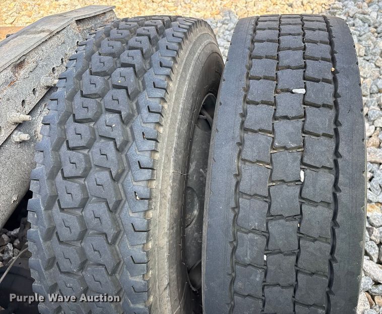 image for item YA0988 2016 Freighliner Cascadia 125 semi truck