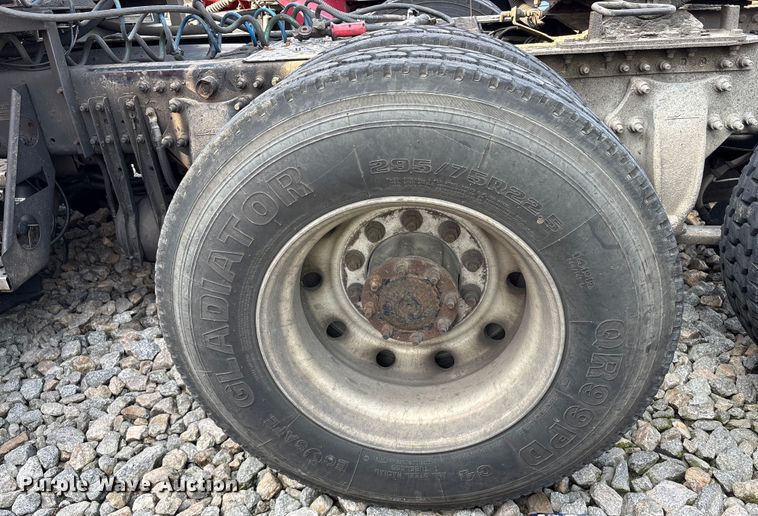 image for item YA0988 2016 Freighliner Cascadia 125 semi truck