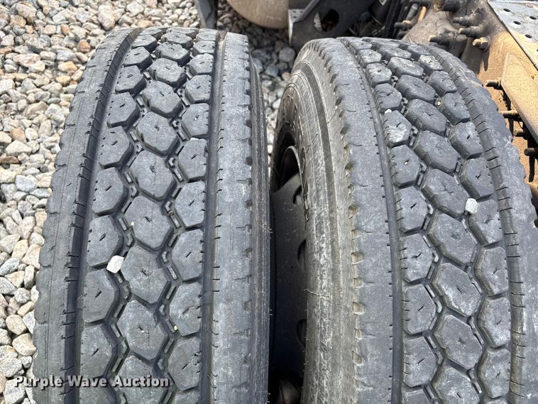 image for item YA0988 2016 Freighliner Cascadia 125 semi truck