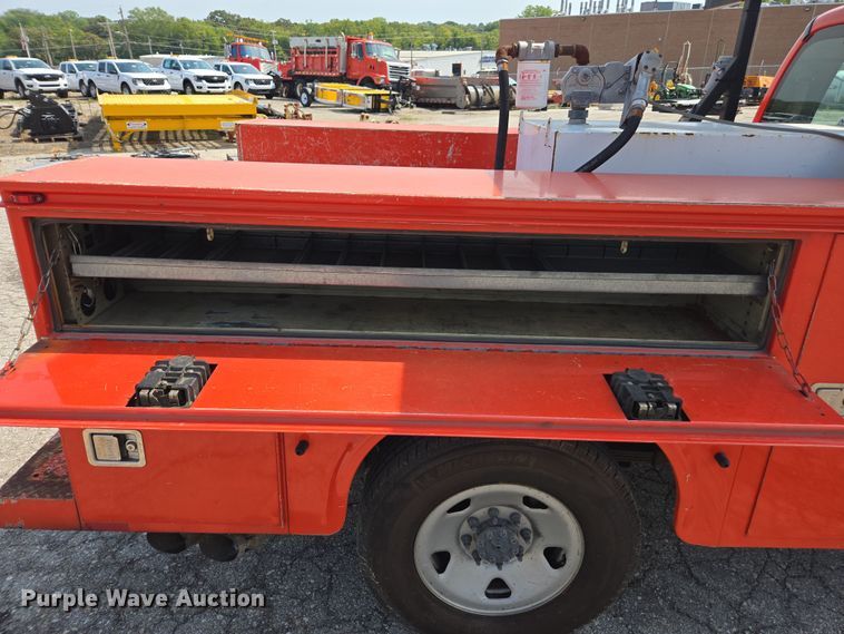 image for item DE2211 2008 Ford F250 Super Duty Crew Cab utility bed pickup truck