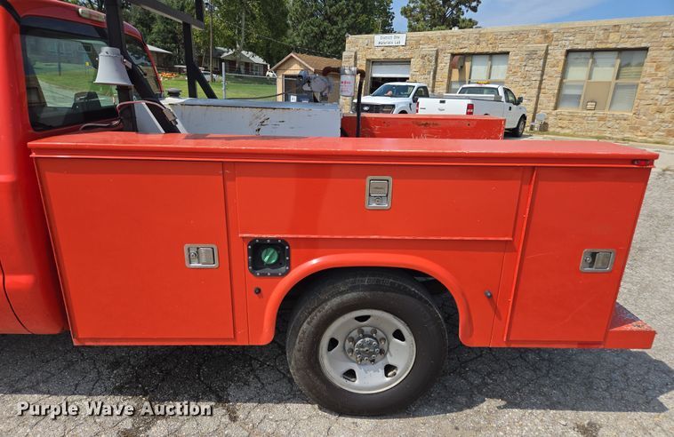 image for item DE2211 2008 Ford F250 Super Duty Crew Cab utility bed pickup truck