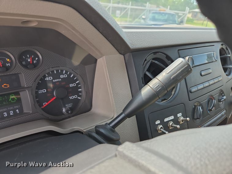 image for item DE2211 2008 Ford F250 Super Duty Crew Cab utility bed pickup truck