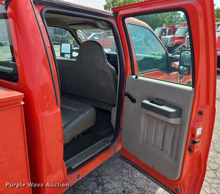 image for item DE2211 2008 Ford F250 Super Duty Crew Cab utility bed pickup truck