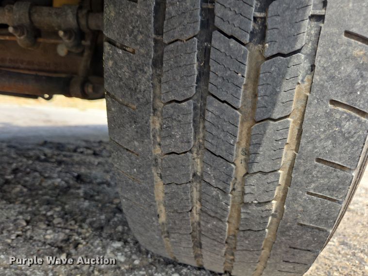 image for item DE2211 2008 Ford F250 Super Duty Crew Cab utility bed pickup truck