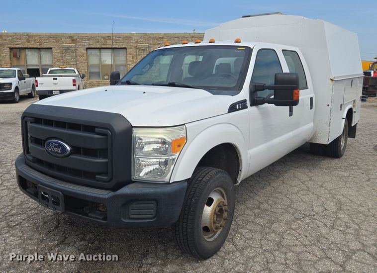 image for item DE2212 2016 Ford F350 Super Duty Crew Cab utility bed pickup truck