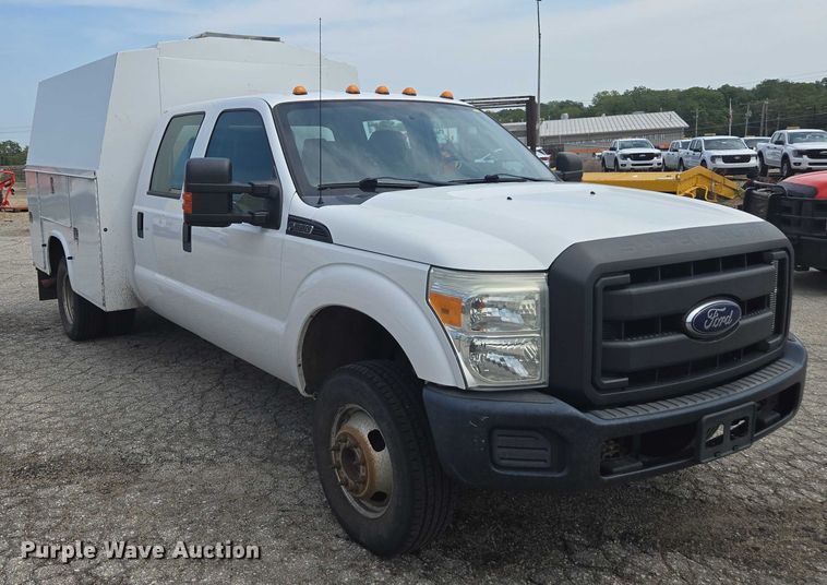 image for item DE2212 2016 Ford F350 Super Duty Crew Cab utility bed pickup truck