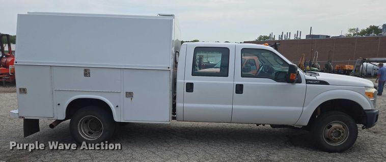 image for item DE2212 2016 Ford F350 Super Duty Crew Cab utility bed pickup truck