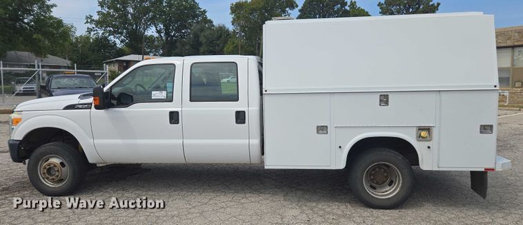 image for item DE2212 2016 Ford F350 Super Duty Crew Cab utility bed pickup truck