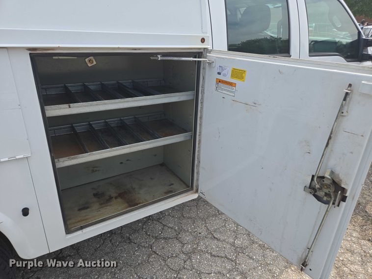 image for item DE2212 2016 Ford F350 Super Duty Crew Cab utility bed pickup truck