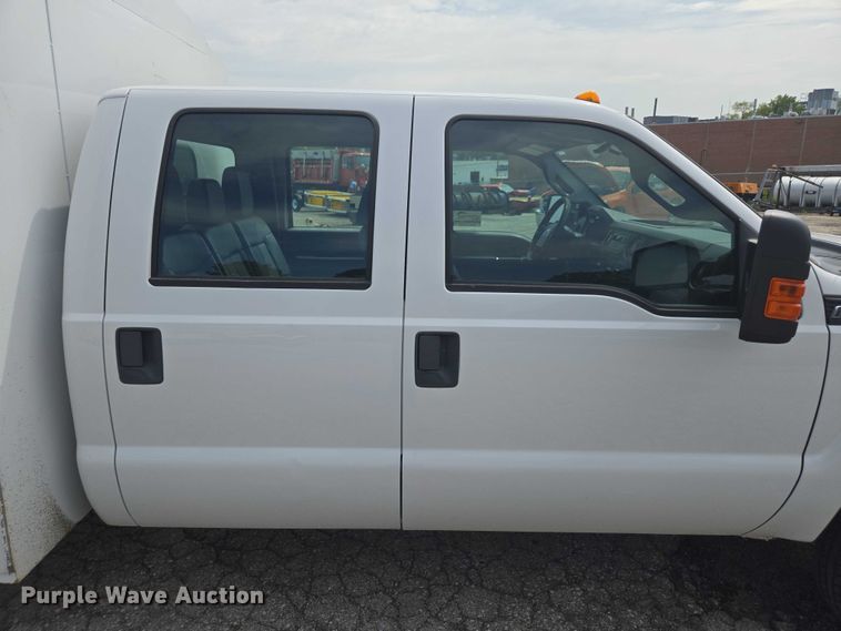 image for item DE2212 2016 Ford F350 Super Duty Crew Cab utility bed pickup truck