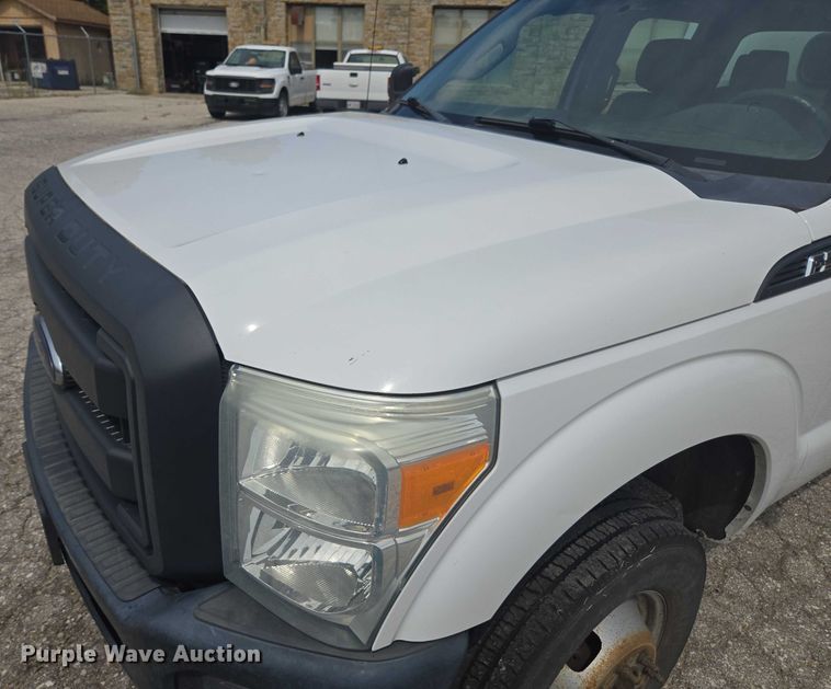 image for item DE2212 2016 Ford F350 Super Duty Crew Cab utility bed pickup truck