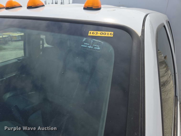 image for item DE2212 2016 Ford F350 Super Duty Crew Cab utility bed pickup truck