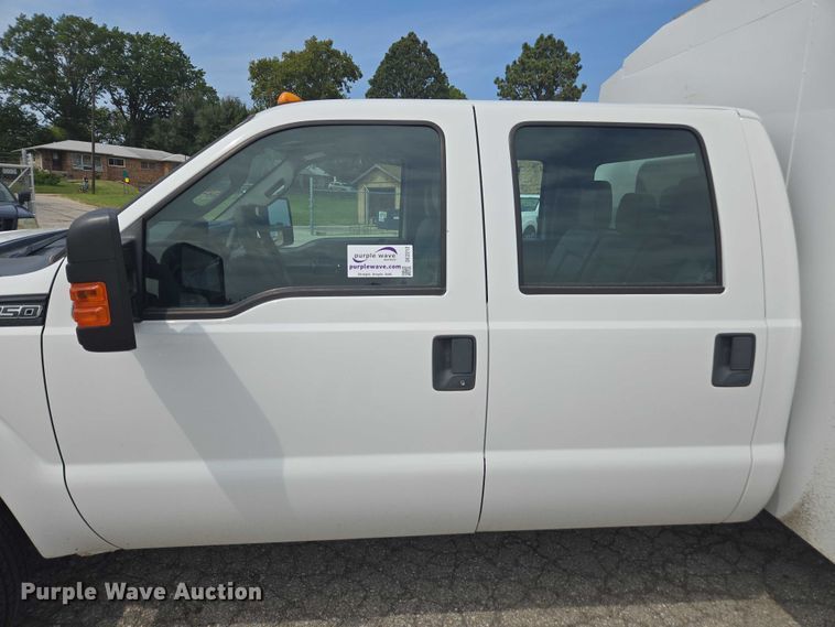 image for item DE2212 2016 Ford F350 Super Duty Crew Cab utility bed pickup truck