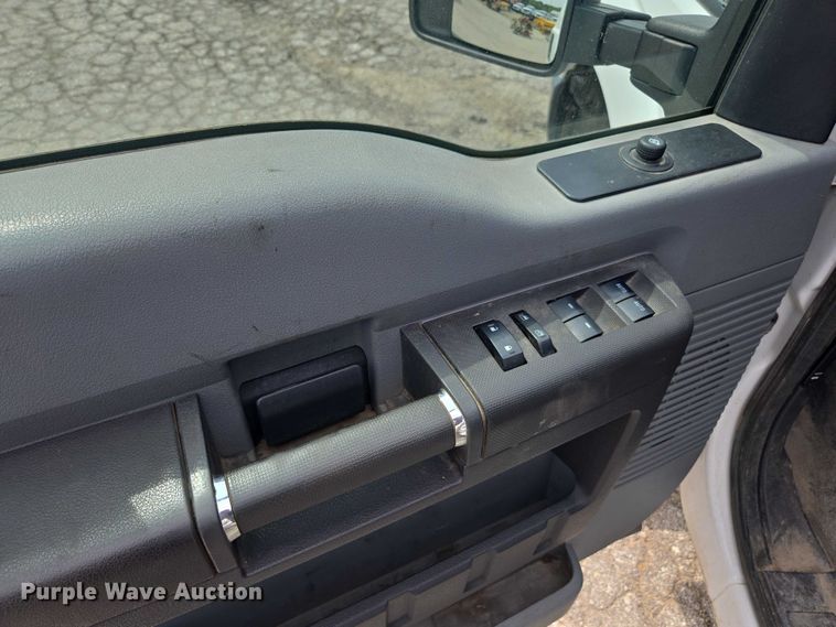 image for item DE2212 2016 Ford F350 Super Duty Crew Cab utility bed pickup truck