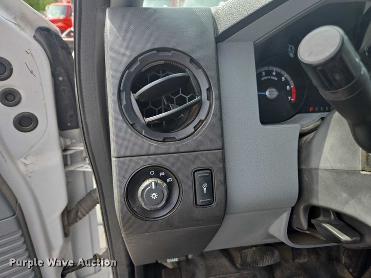 image for item DE2212 2016 Ford F350 Super Duty Crew Cab utility bed pickup truck