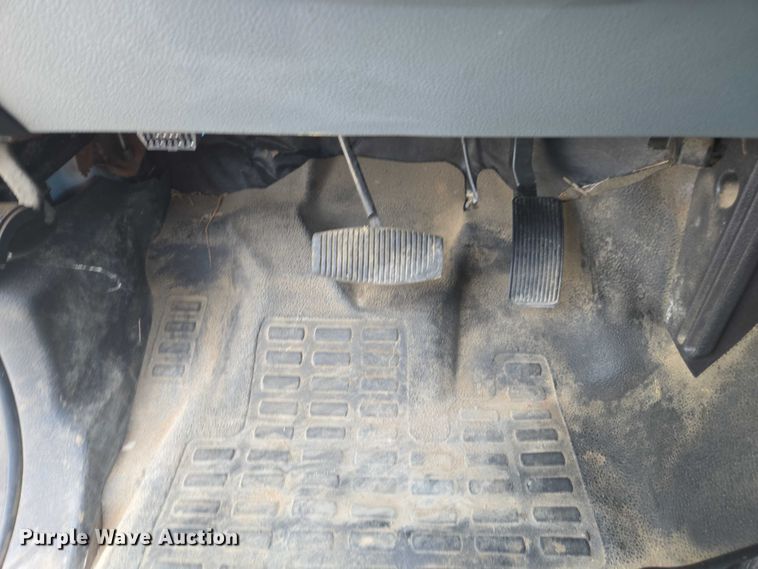 image for item DE2212 2016 Ford F350 Super Duty Crew Cab utility bed pickup truck