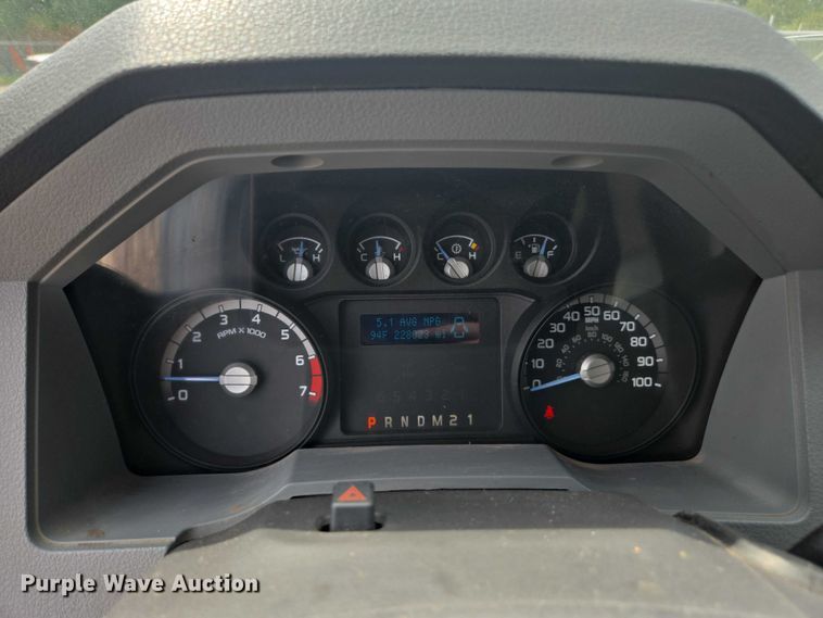 image for item DE2212 2016 Ford F350 Super Duty Crew Cab utility bed pickup truck