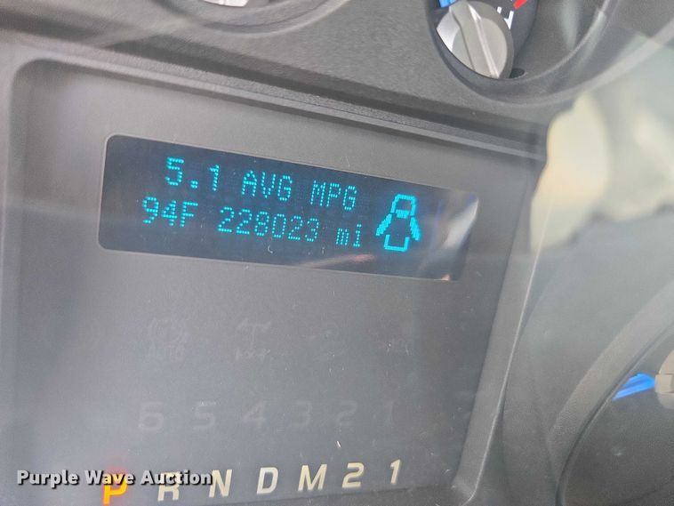 image for item DE2212 2016 Ford F350 Super Duty Crew Cab utility bed pickup truck