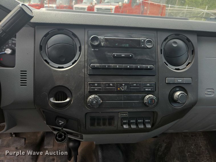 image for item DE2212 2016 Ford F350 Super Duty Crew Cab utility bed pickup truck