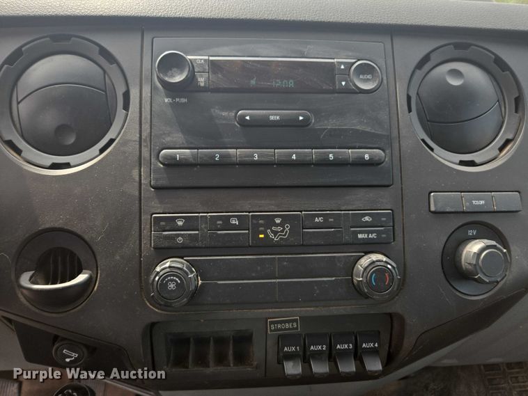 image for item DE2212 2016 Ford F350 Super Duty Crew Cab utility bed pickup truck