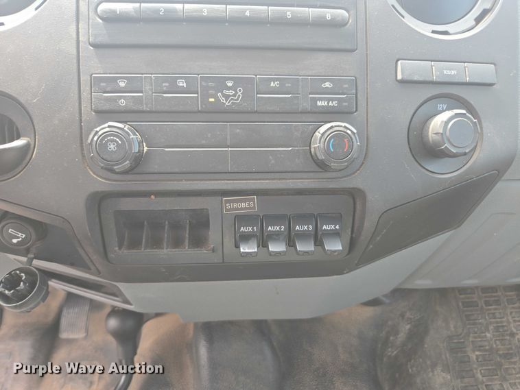 image for item DE2212 2016 Ford F350 Super Duty Crew Cab utility bed pickup truck