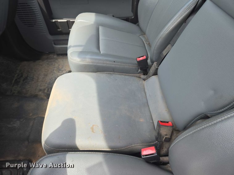 image for item DE2212 2016 Ford F350 Super Duty Crew Cab utility bed pickup truck