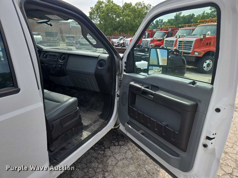 image for item DE2212 2016 Ford F350 Super Duty Crew Cab utility bed pickup truck