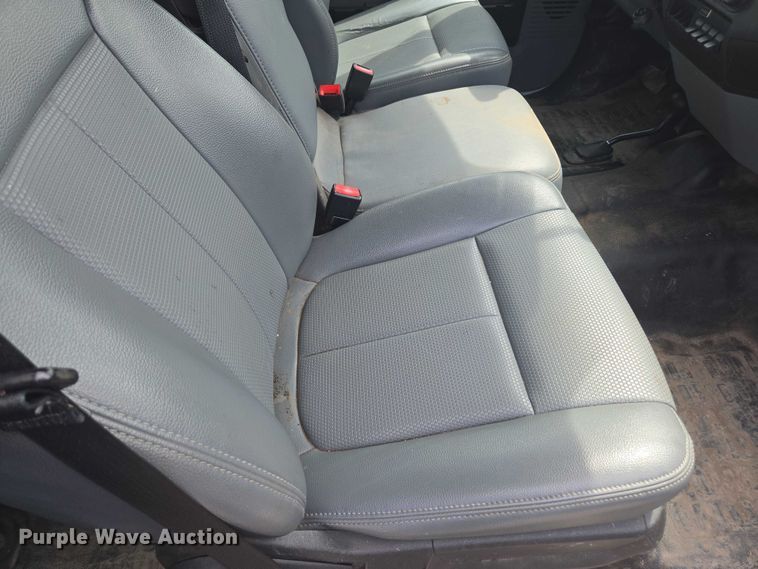 image for item DE2212 2016 Ford F350 Super Duty Crew Cab utility bed pickup truck