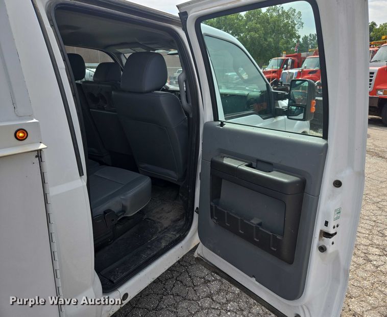 image for item DE2212 2016 Ford F350 Super Duty Crew Cab utility bed pickup truck