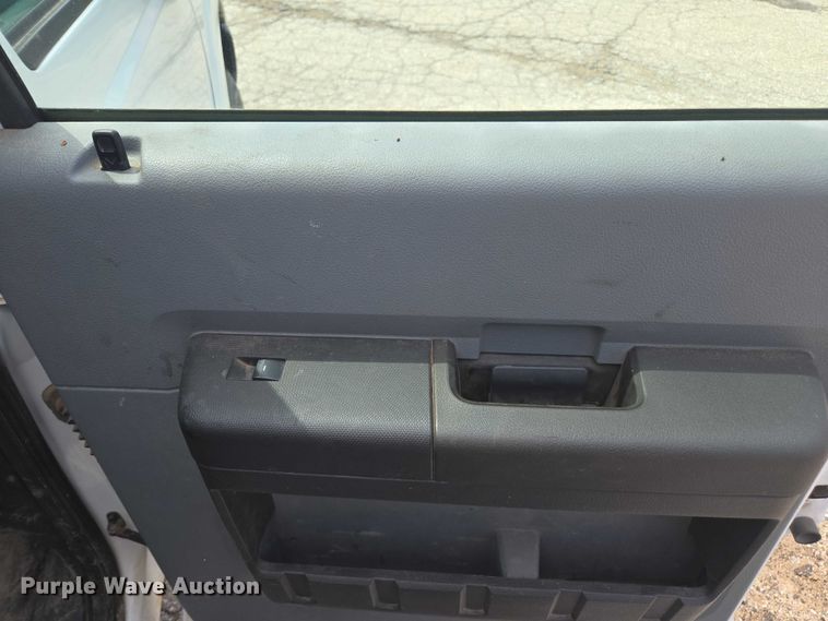 image for item DE2212 2016 Ford F350 Super Duty Crew Cab utility bed pickup truck