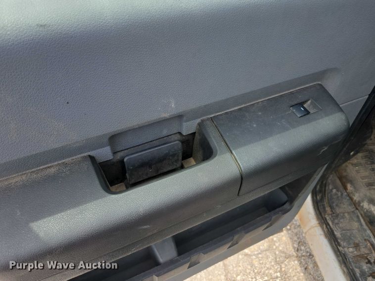 image for item DE2212 2016 Ford F350 Super Duty Crew Cab utility bed pickup truck