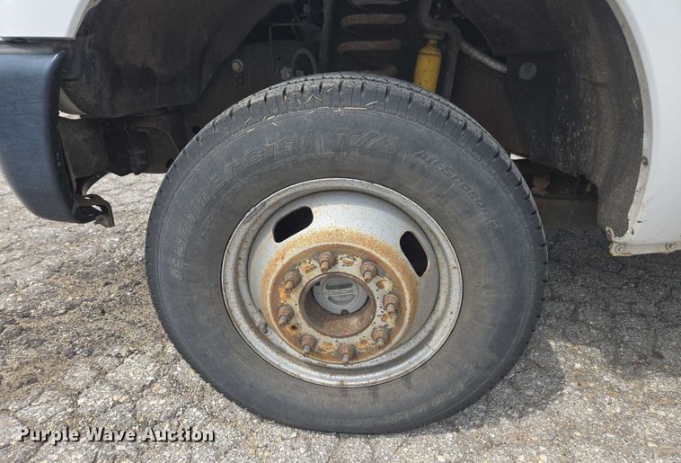 image for item DE2212 2016 Ford F350 Super Duty Crew Cab utility bed pickup truck