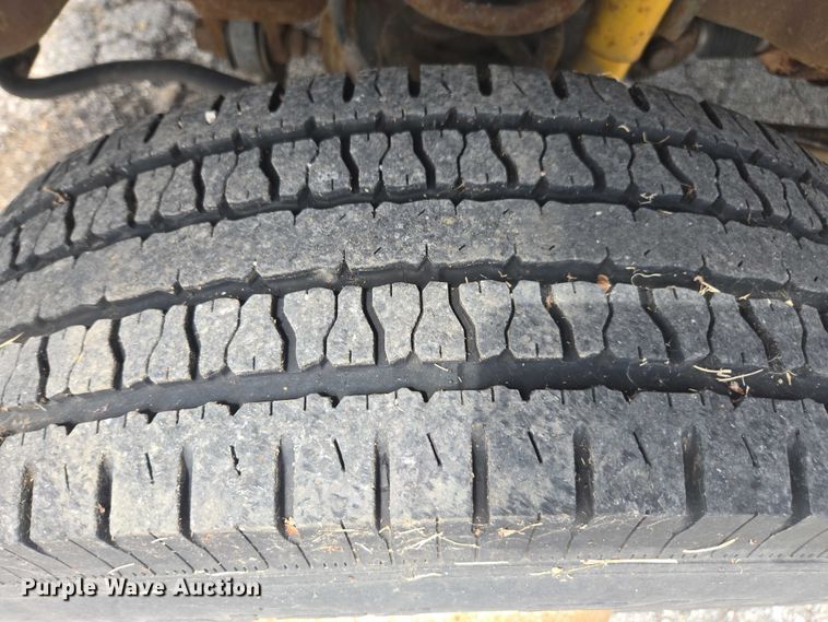 image for item DE2212 2016 Ford F350 Super Duty Crew Cab utility bed pickup truck