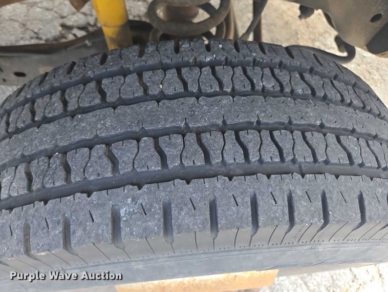 image for item DE2212 2016 Ford F350 Super Duty Crew Cab utility bed pickup truck