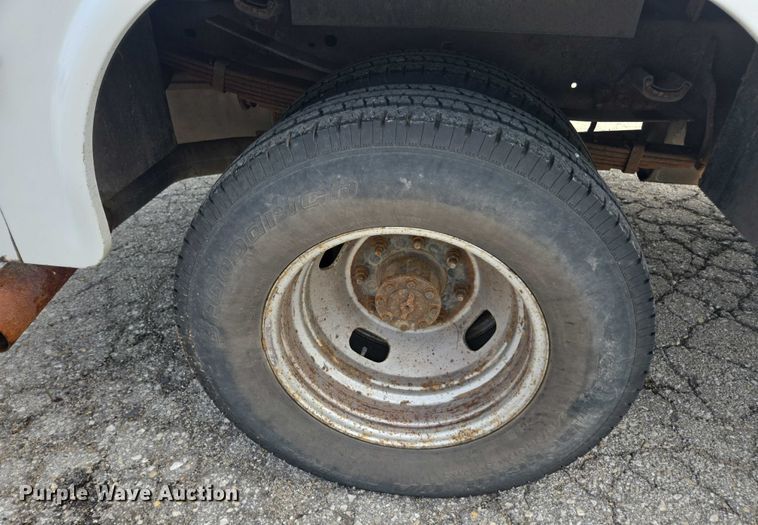 image for item DE2212 2016 Ford F350 Super Duty Crew Cab utility bed pickup truck