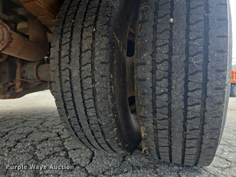 image for item DE2212 2016 Ford F350 Super Duty Crew Cab utility bed pickup truck