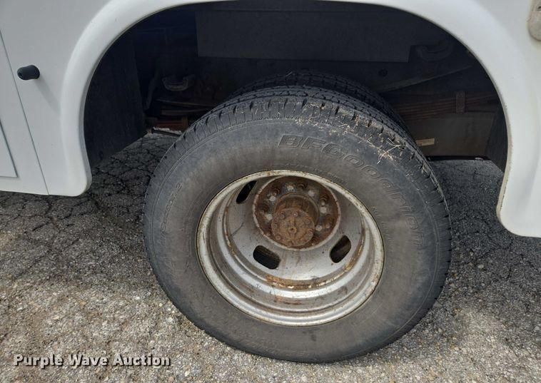 image for item DE2212 2016 Ford F350 Super Duty Crew Cab utility bed pickup truck