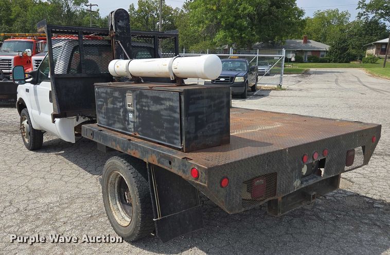 image for item DE2214 2003 Ford F450 Super Duty flatbed truck