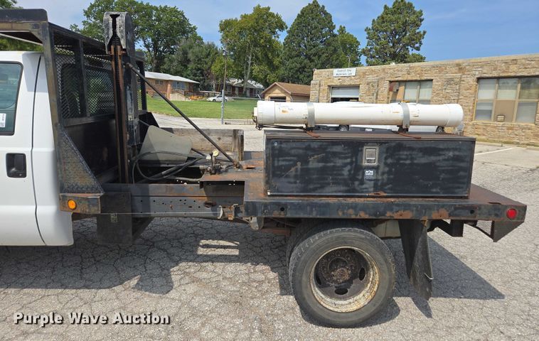 image for item DE2214 2003 Ford F450 Super Duty flatbed truck