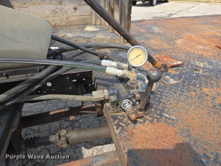 image for item DE2214 2003 Ford F450 Super Duty flatbed truck