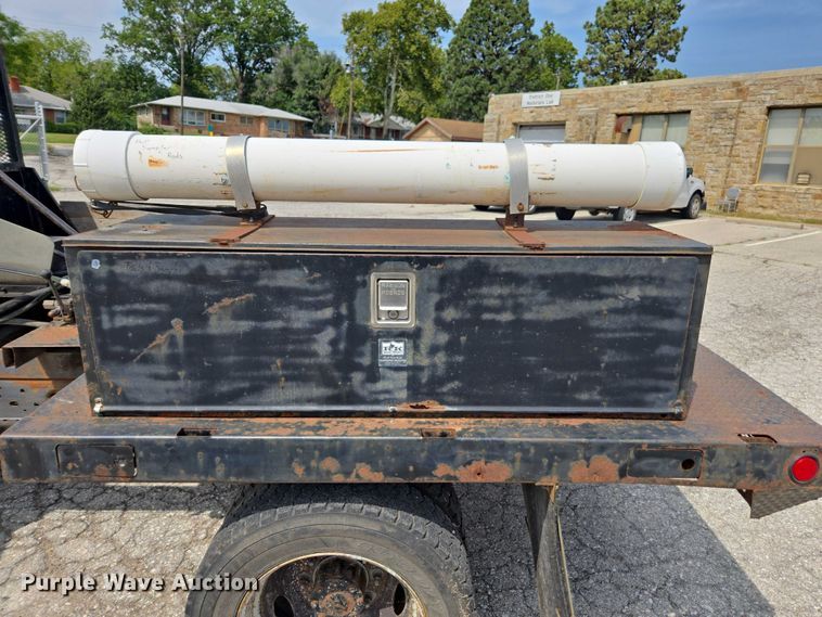 image for item DE2214 2003 Ford F450 Super Duty flatbed truck