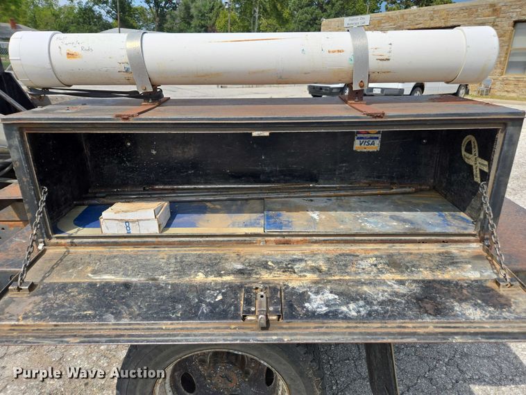 image for item DE2214 2003 Ford F450 Super Duty flatbed truck