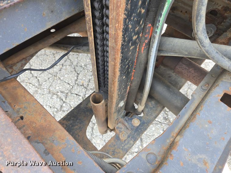 image for item DE2214 2003 Ford F450 Super Duty flatbed truck