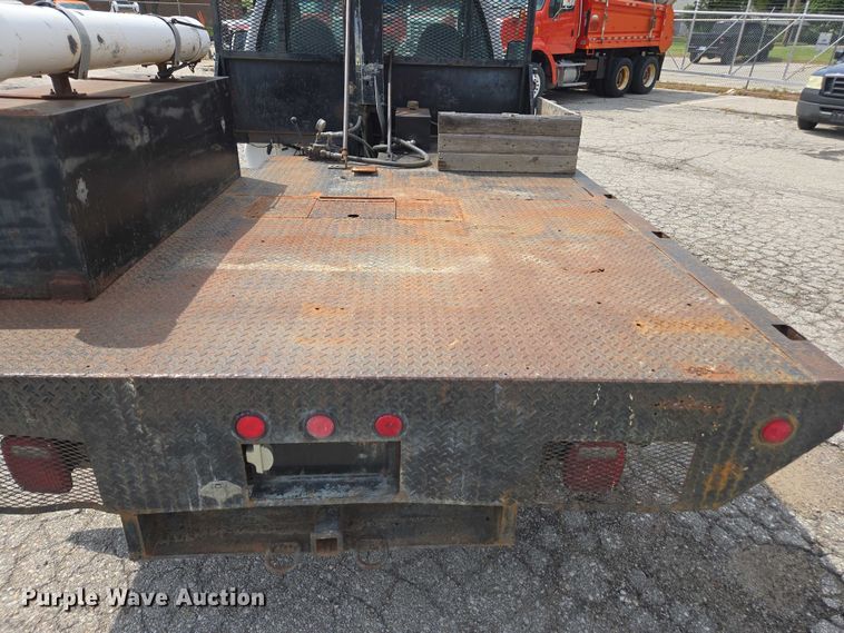image for item DE2214 2003 Ford F450 Super Duty flatbed truck