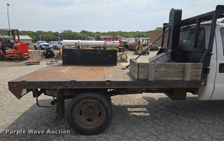 image for item DE2214 2003 Ford F450 Super Duty flatbed truck