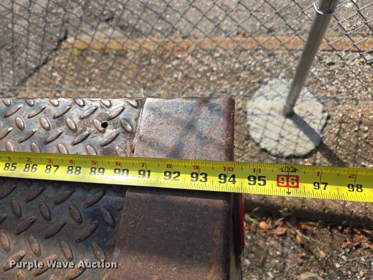 image for item DE2214 2003 Ford F450 Super Duty flatbed truck