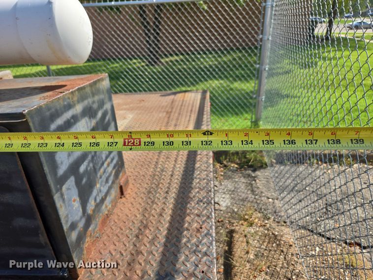 image for item DE2214 2003 Ford F450 Super Duty flatbed truck